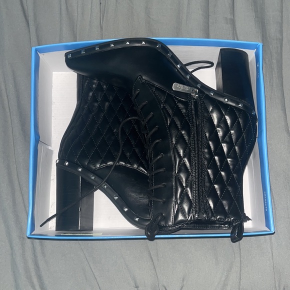 $150 Charles David Quilted Boot Shoes Size 8 NWT - Picture 2 of 7